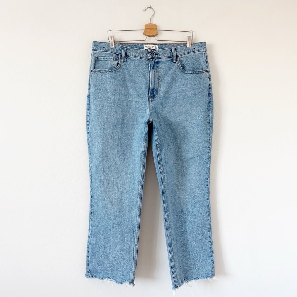 Abercrombie & Fitch Curve Love The ‘90s Straight Jeans Ultra High Rise Raw Hem
